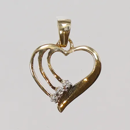 Hänge hjärta med diamanter 3xca0,01ct 13x18mm inklusive hängöglan GHA 18K Vikt: 1,2 g