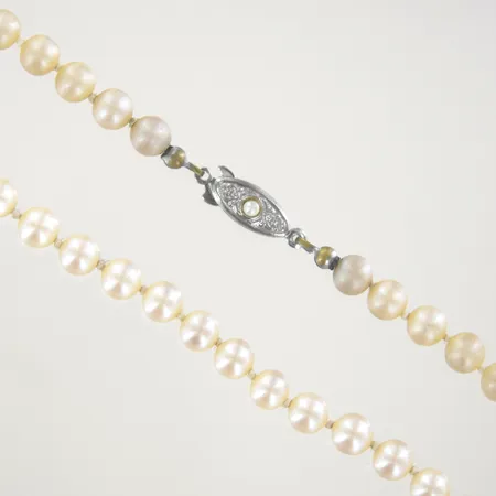 Pärlhalsband syntetiska, längd 94 cm, bredd 6mm