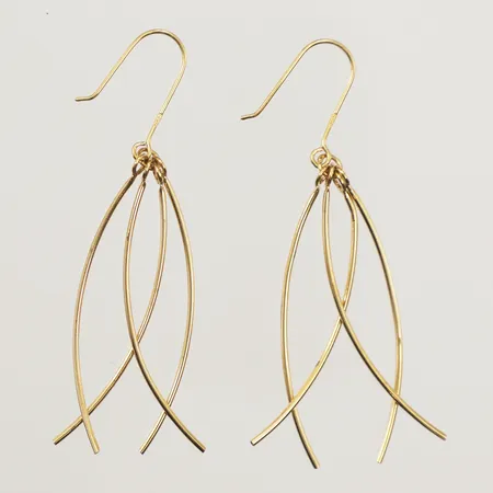 Ett par örhängen, längd 30mm, bredd 9,3mm, 18K Vikt: 4,4 g