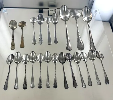 Silverskedar även gravyr, silver 800/1000 Vikt: 339,7 g