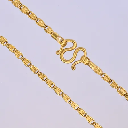 Kedja, längd 54,5 cm, bredd 2 mm, 23K. Vikt: 14,7 g