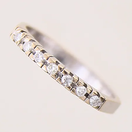 Ring med diamanter 7xca 0,02ct, vitguld, behov av omrodinering, 18K Vikt: 2,8 g