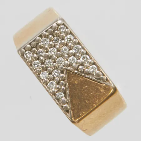 Klackring, diamanter 19 x ca 0,01ct, stl 15¾, bredd 6,4-8,4mm, BA Konstgjuteri Stockholm, tvåfärgad, 18K Vikt: 14,2 g