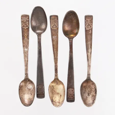 Fem kaffeskedar med vapensköld Hässleholms Kommun, 11cm, silver 830/1000 Vikt: 58,8 g