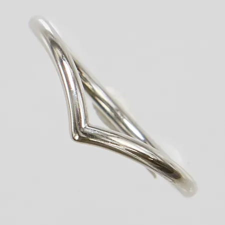 Ring, stl 17½, 925/1000 silver Vikt: 1,6 g