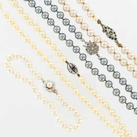 Collier med blå plastpärlor, 100cm, silverlås, 2 collier med plastpärlor 58,65cm lås i metall, armband med plastpärlor 18cm, försilvrat lås Vikt: 0 g