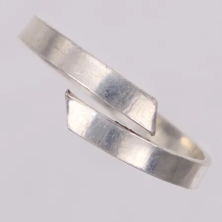 Ring, stl 19, 835/1000 silver Vikt: 1,5 g
