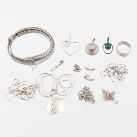 Diverse silversmycken,några defekta. Vikt: 62,4 g