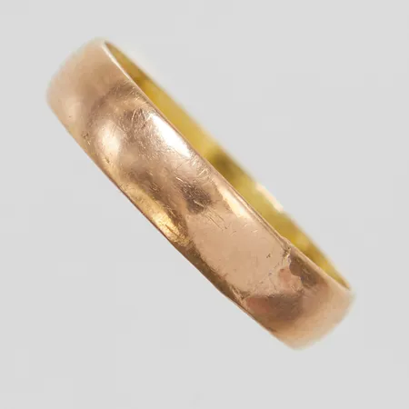 Ring, slät, stl 15, bredd3,7mm, ostämplad, nagg, små bucklor, 14K Vikt: 1,4 g