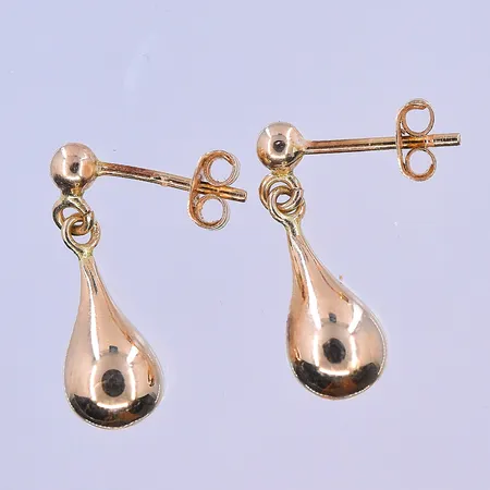 Ett par örhängen Droppe, längd 17 mm, bredd 6 mm, 18K. Vikt: 1,3 g