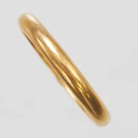 Ring, slät, stl 19, bredd 3mm, gravyr, 18K Vikt: 4,1 g