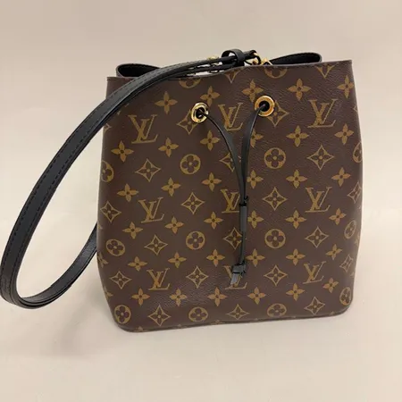 Väska Louis Vuitton, NéoNoé mng noir, M44020, datumkod NZ1189, axelrem, 26x26x17,5cm, kvitto Birger Jarlsgatan Maj 2019, dustbag Vikt: 0 g