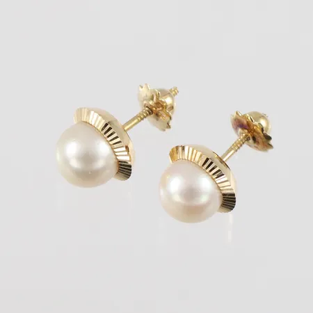 Parörhängen med pärlor 18k, Ø pärla ca 6,4mm Vikt: 1,5 g