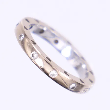 Ring Ole Lynggaard, "Forever Love" design av Charlotte Lynggaard,  med diamanter totalt 8xca 0,02ct, stl 17¼, bredd 3mm, vitguld, 18K  Vikt: 5,3 g