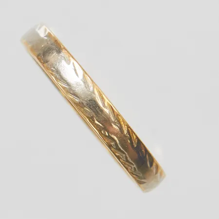 Ring, tvåfärgad, stl 18, bredd 3mm, Schalins, gravyr, 18K Vikt: 2,8 g