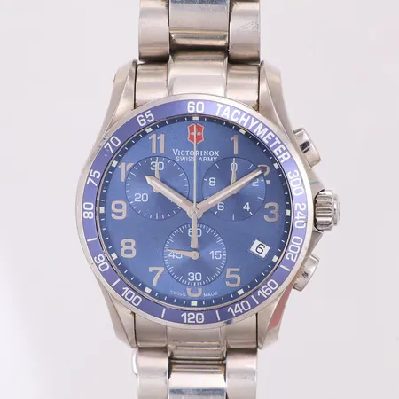 Herrur Victorinox Swiss army med kronograf, safirglas, quartz, står still, stållänk med viklås ca 18,5cm, inga tillbehör