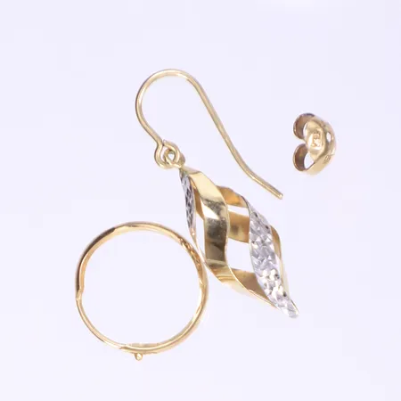 Diverse smycken, udda, 18K Vikt: 1,7 g