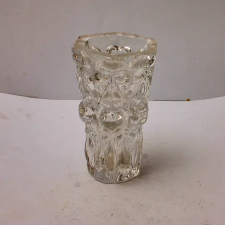 Kristallvas, 17cm hög, 6-9cm bred, Orrefors, design av Sven Palmqvist, P4173-211.