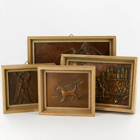 4 Bronsplakat, inramade, olika motiv, minsta 12x10,5cm och största 21x16cm, största bronsplattan lös i ram. Vikt: 0 g Skickas med paket.
