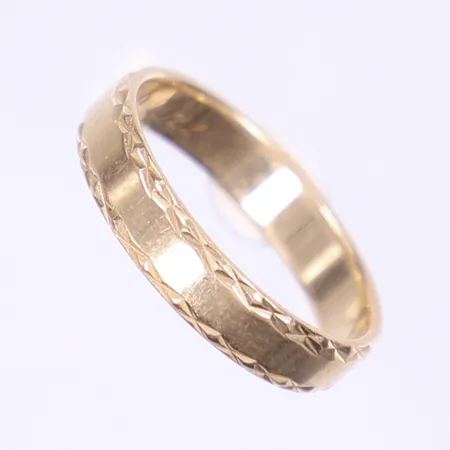 Ring, stl 17½, bredd 3mm, Schalins, gravyr, 9K Vikt: 2,6 g
