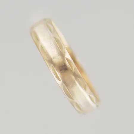Ring, Ø 22¾ mm, graverad, 18K Vikt: 6,5 g