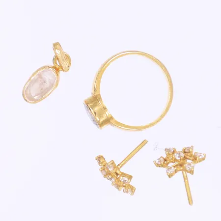 Diverse guld, buckligt, defekt, 22K Bruttovikt: 11,6g 