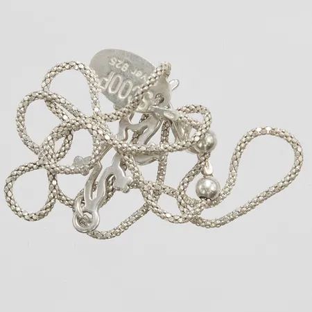Collier, SCOOP, integrerat hänge form av ödla, längd 39cm, bredd 1,6mm, hängets längd 30mm, bredd 12,5mm, 925/1000 silver Vikt: 5 g