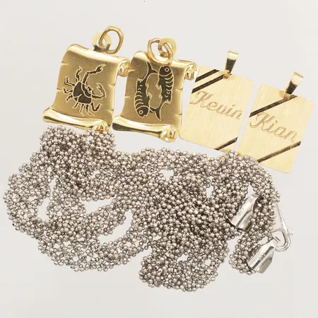 Fyra hängen, defekt, gravyr, collier, defekt, 18K Vikt: 19 g