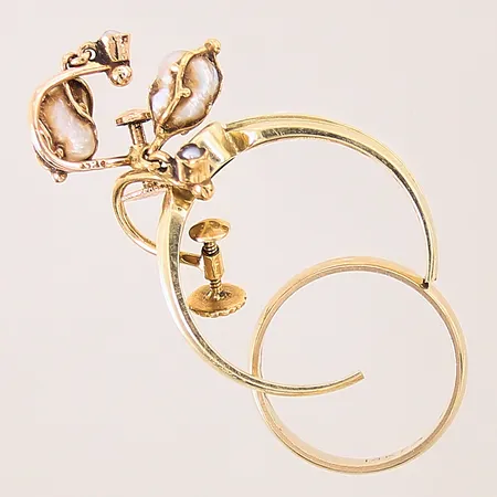 Diverse guldsmycken, pärlor, sten, gravyr, av/defekt, 14K Vikt: 7,5 g