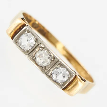 Ring, vita stenar, stl 17, bredd 1,5-4mm, defekt, 18K Vikt: 2,3 g