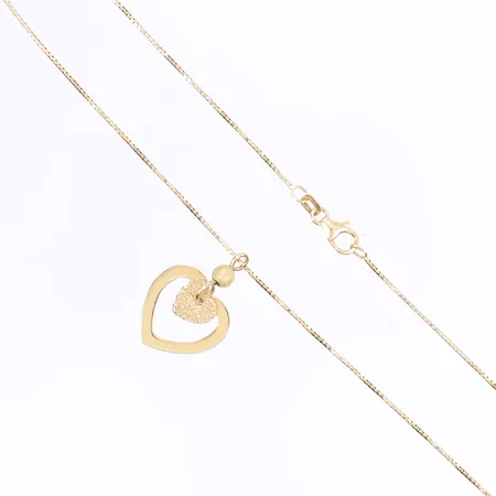 Kedja med hänge i form av hjärta, längd 43cm, bredd 1mm, hängets höjd 20mm, 18K Vikt: 3,8 g