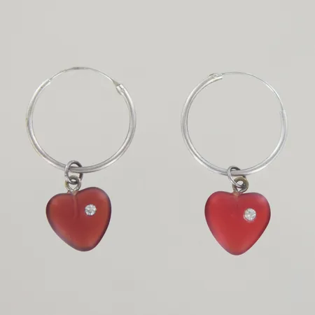 Ett par örhängen hjärta med sten, längd 3 cm, silver 925/1000 Vikt: 1,9 g