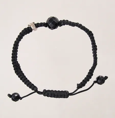 Armband i textil, kula, detalj i silver, berlock saknas, justerbar, silver 925/1000 bruttovikt: 4,0g Vikt: 0 g