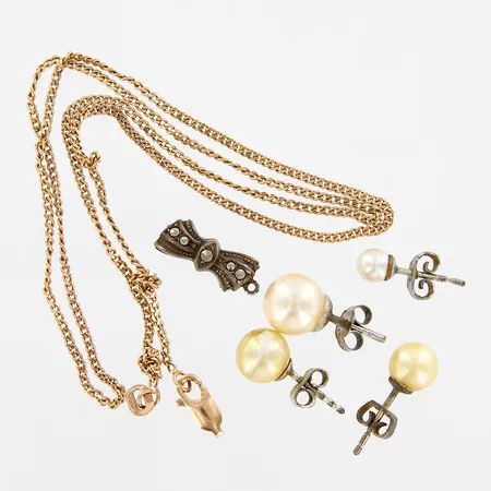 Kedja förgyllt silver, defekt, lås med markasiter, 4 udda örhängen med pärlimitation, silver 830-925/1000 Vikt: 8,3 g