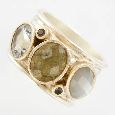 Ring med fasetterade stenar, Lotta Jewellery, stl 18¾, bredd: 15mm, slitage på stenar, silver 925/1000 Vikt: 14,1 g