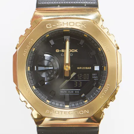 Casio G-Shock, WR 20BAR, serienr: 5611, förgyllt stål, gummiarmband, inga tillbehör.