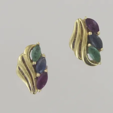 Ett par örhängen med stenar, höjd 10 mm, 1 plopp 8K, 18K Vikt: 1,7 g