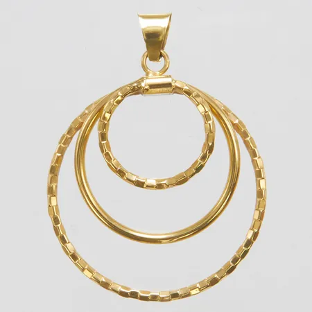 Hänge, delvis mönstrad yta, längd inkl. ögla 50mm, Ø38mm, italienska stämplar, 18K Vikt: 3,4 g