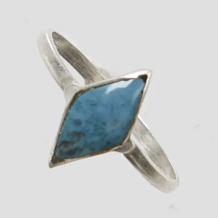 Ring, stl 16, skadad blå sten, 925/1000 silver Vikt: 0,7 g