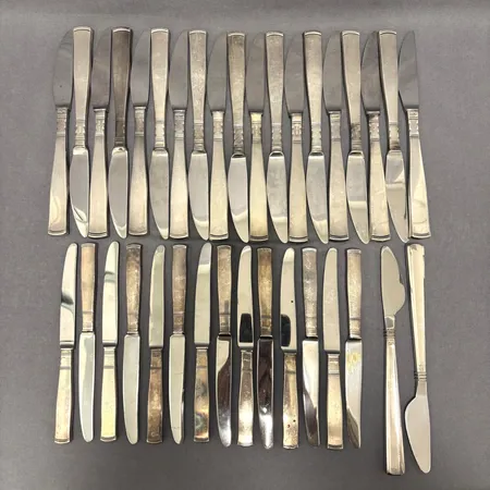 Knivar, olika modeller, olika längder, silver 830/1000 bruttovikt: 1812,6g Vikt: 1812,6 g