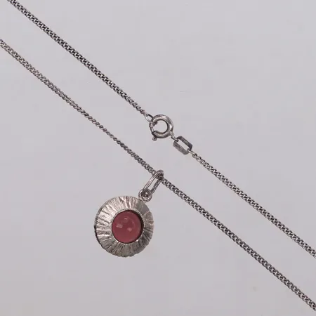 Kedja, Pansar, längd 62cm, bredd 1,3mm, Hänge med lila sten, längd 21mm, 835/1000 silver Vikt: 5,5 g