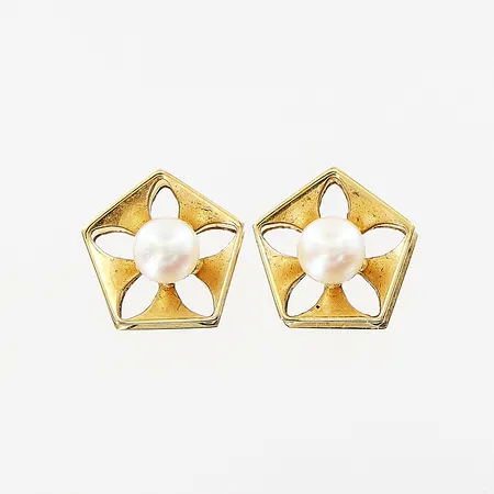 Ett par örhängen, odlad pärla Ø4mm, 11x11mm, saknar stopp, 18K.  Vikt: 1,8 g