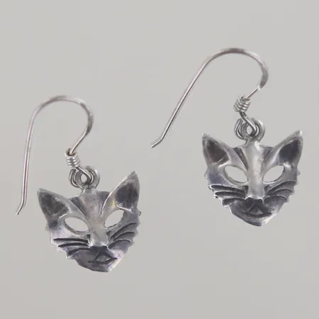 Ett par örhängen katt, längd 2,5 cm, silver 925/1000 Vikt: 2,3 g