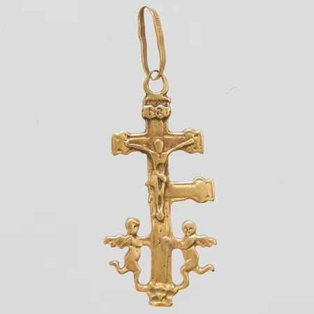 Hänge, Caravaca kors, längd ca 33,2mm, bredd 12,2mm, något skevt, 18K Vikt: 1,1 g