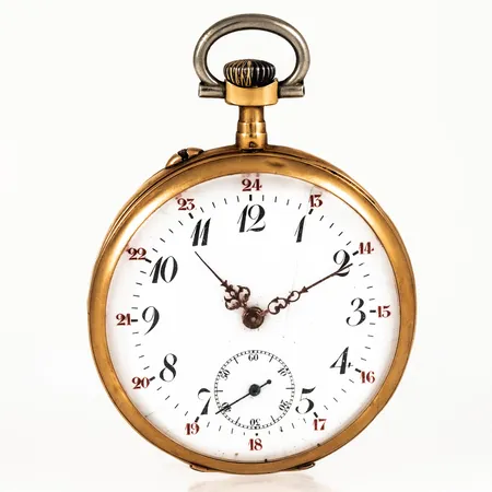 Defekt fickur i 18K guld. Ø 39,4 mm. Även innerboett i guld. Bruttovikt: 55,2g.