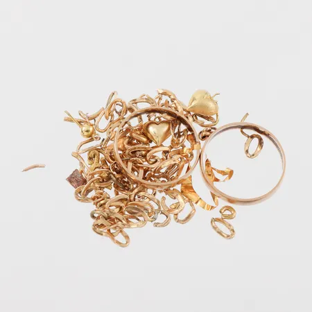 Trasigt guld,18k. Vikt: 10,5 g