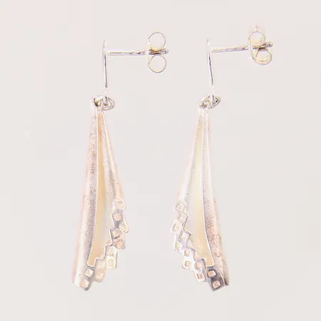 Ett par örhängen, längd: 40mm, bredd: 3,5-8mm, silver 925/1000 Vikt: 4 g