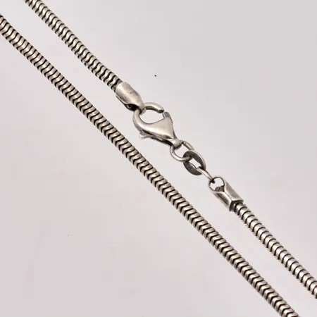 Kedja i silver, 49,5cm, Ormlänk, bredd 2,5mm, 925/1000, vikt 10,95g.