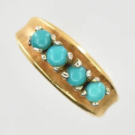 Ring med turkoser, stl 17½, bredd 2-7 mm, 18K. Vikt: 3,7 g