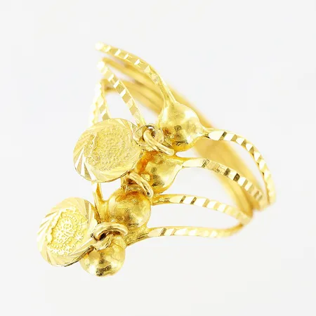 Ring, ca 16½, bredd 3-18mm, skev, 21K. Vikt: 3,2 g